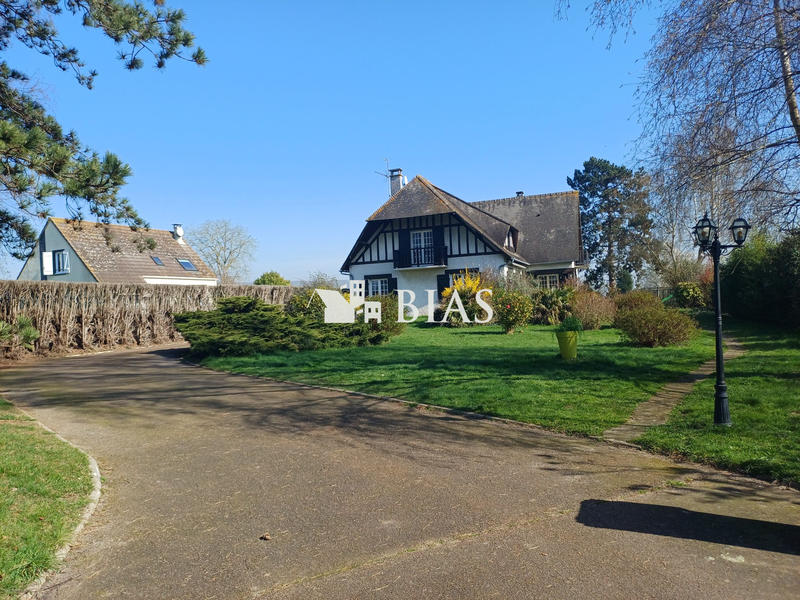 Maison traditionnelle - 194 m² - 7 pièces