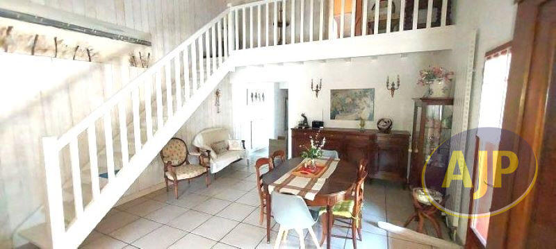 Maison - 188 m² - 7 pièces