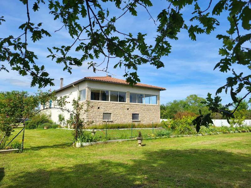 Maison - 200 m² - 7 pièces