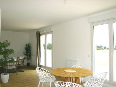 Appartement - 102 m² - 4 pièces