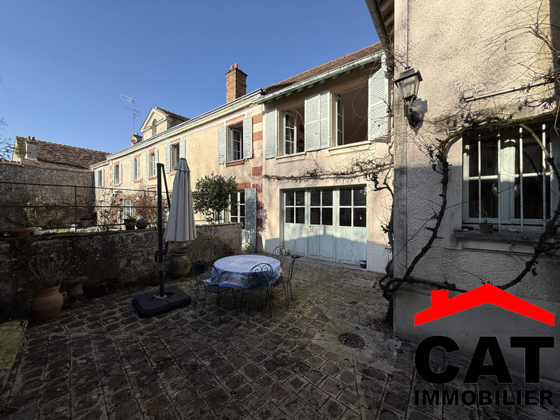 Maison - 366 m² - 13 pièces