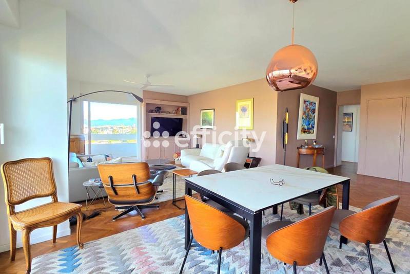 Appartement bourgeois - 121 m² - 4 pièces