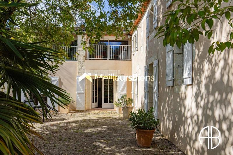 Maison - 288 m² - 13 pièces