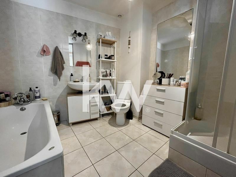 Immeuble mixte - 60 m² - 2 pièces