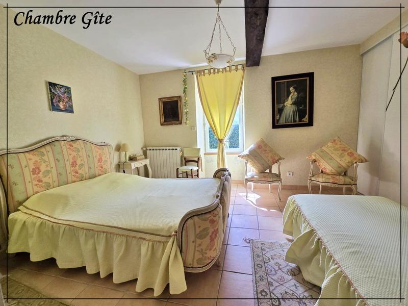 Propriété - 350 m² - 9 pièces