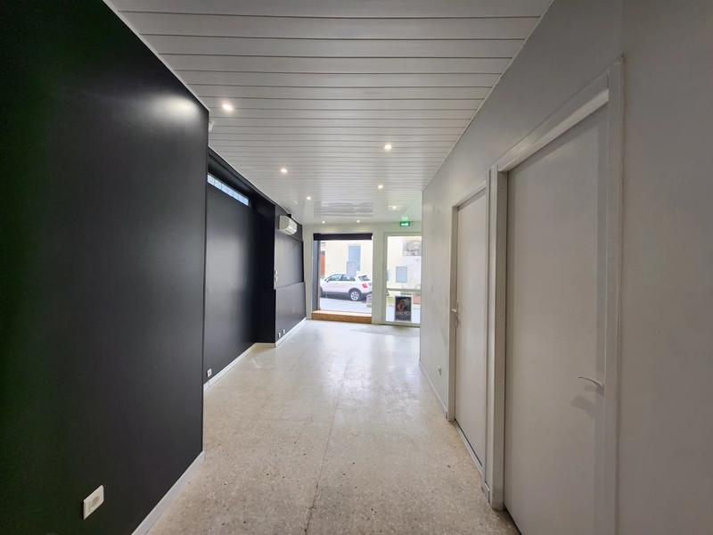 Magasins - 85 m² - 5 pièces