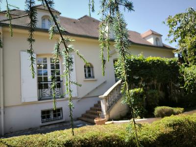 Maison bourgeoise - 330 m² - 13 pièces