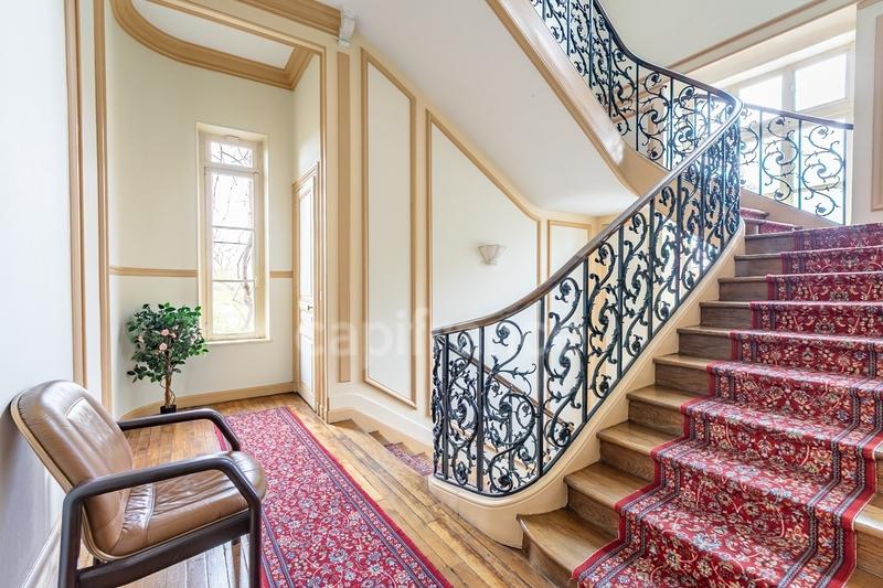 Château - 736 m² - 30 pièces