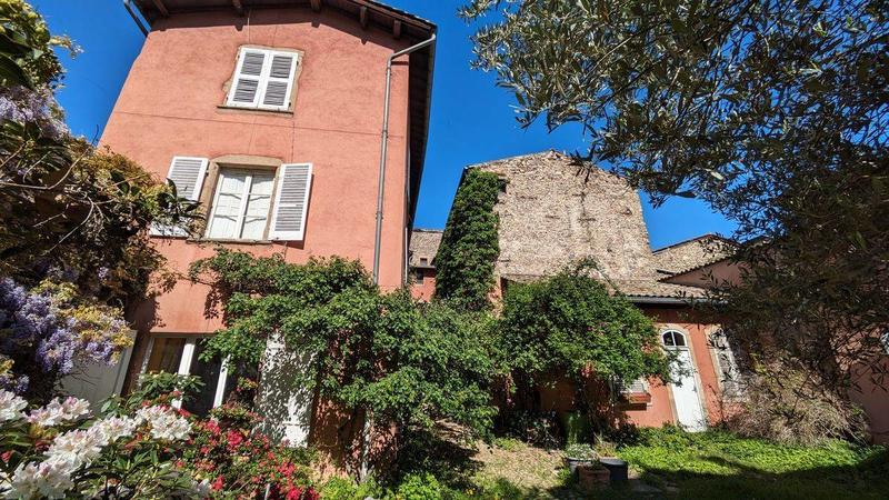 Propriété - 700 m² - 22 pièces