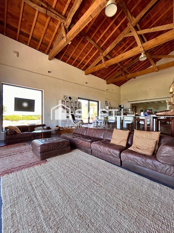 Maison - 450 m² - 6 pièces