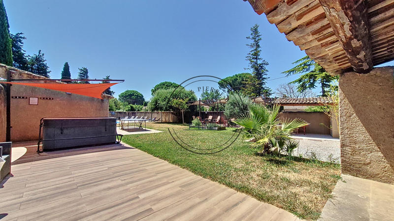 Maison - 450 m² - 19 pièces