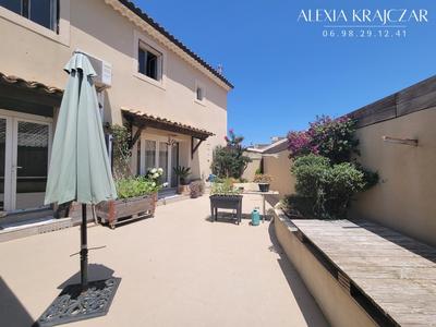 Maison traditionnelle - 252 m² - 10 pièces