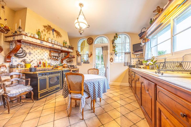 Villa - 196 m² - 6 pièces