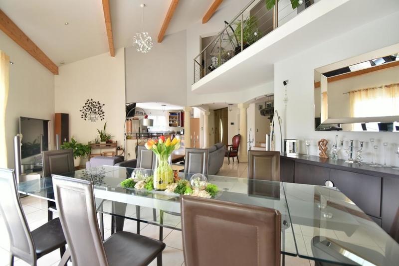 Villa - 240 m² - 6 pièces