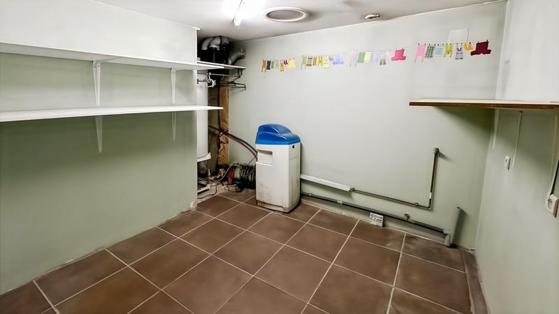 Maison - 252 m² - 9 pièces