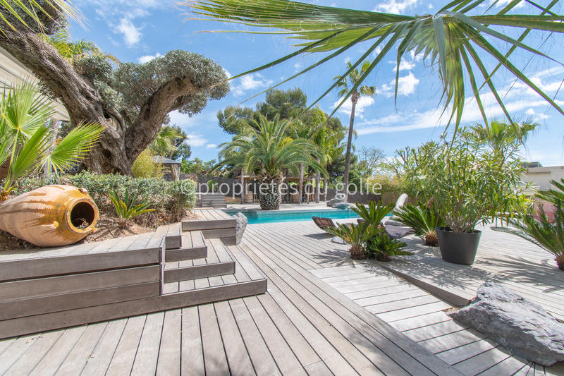 Maison - 215 m² - 6 pièces