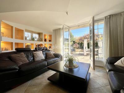 Maison - 201 m² - 7 pièces