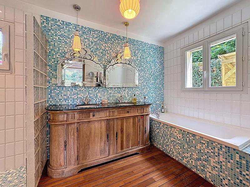 Maison - 200 m² - 6 pièces