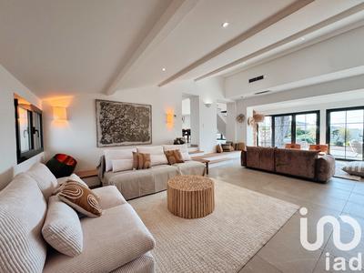 Maison - 207 m² - 7 pièces