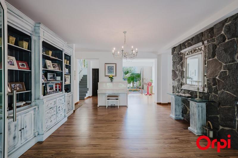 Villa - 366 m² - 11 pièces