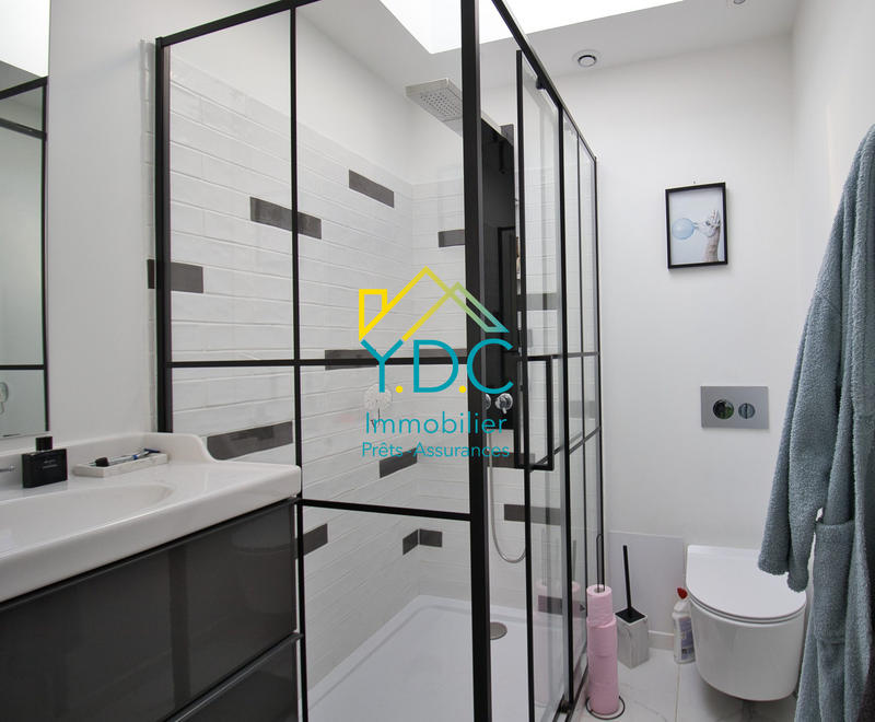 Maison - 205 m² - 8 pièces