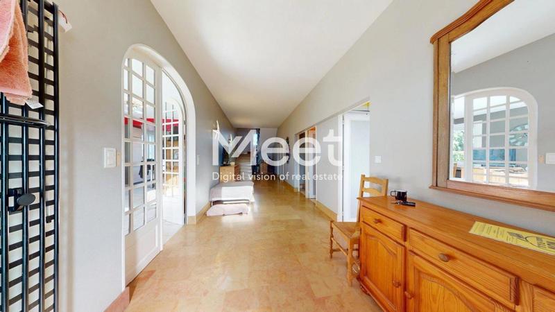 Propriété - 255 m² - 8 pièces
