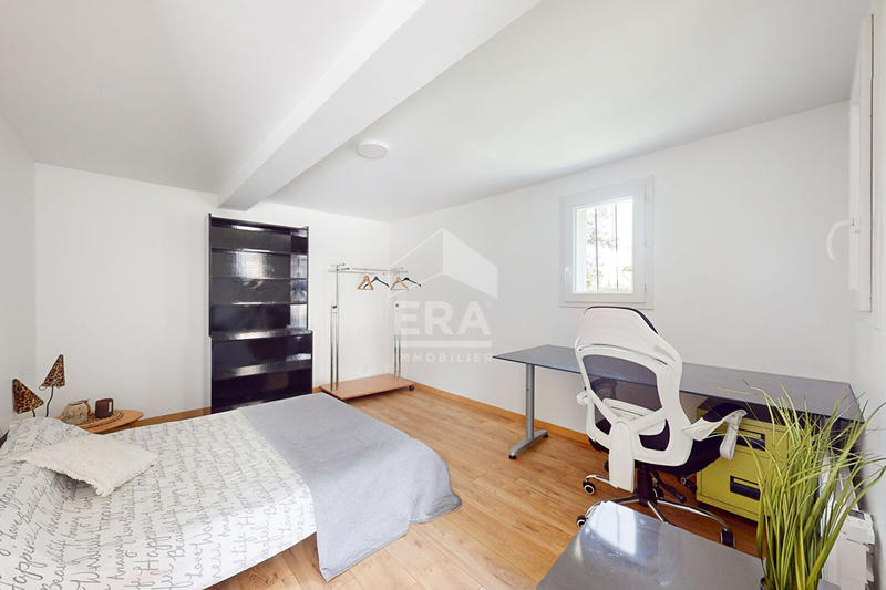 Maison - 222 m² - 10 pièces