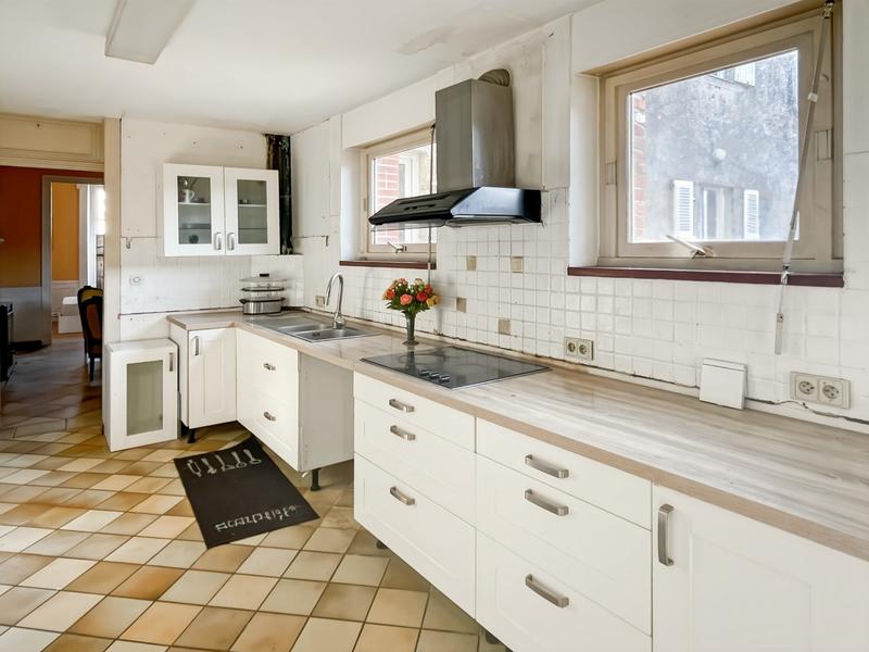 Maison - 239 m² - 8 pièces