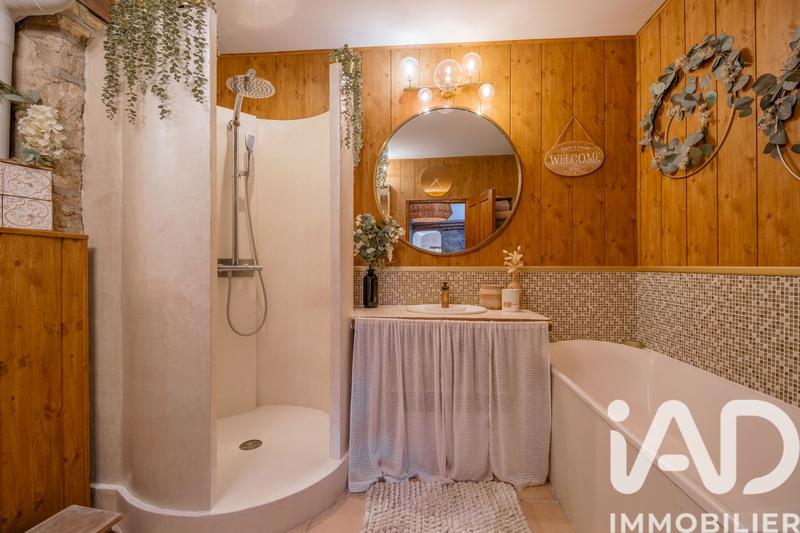 Maison - 235 m² - 8 pièces