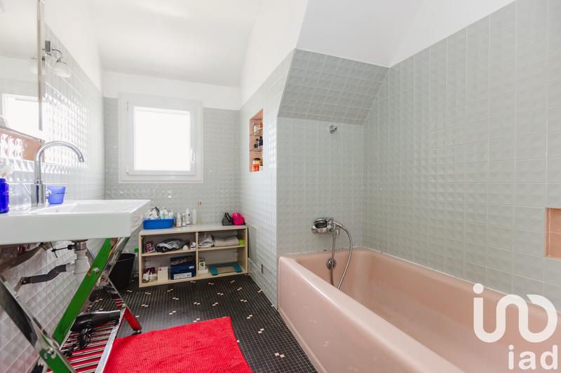 Maison - 246 m² - 8 pièces