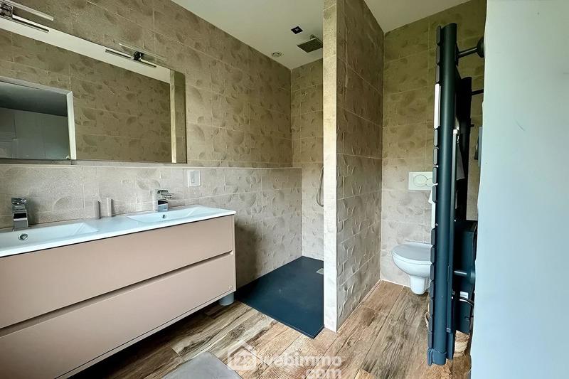 Maison - 282 m² - 8 pièces