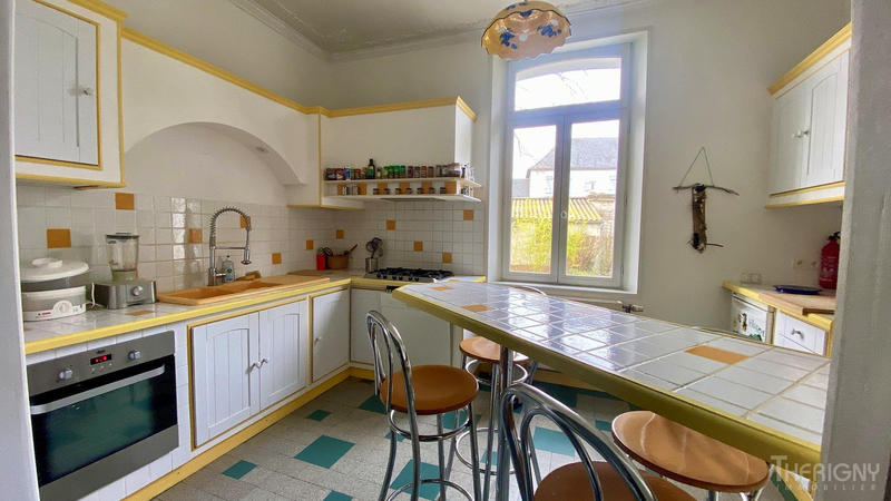 Maison - 184 m² - 8 pièces