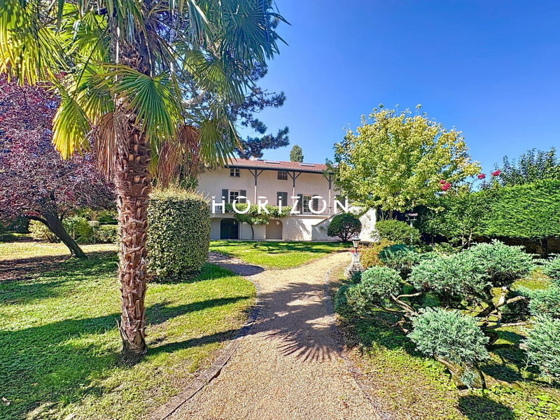 Maison ancienne - 205 m² - 8 pièces