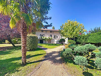 Maison ancienne - 205 m² - 8 pièces