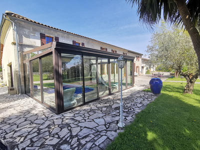 Maison - 373 m² - 11 pièces