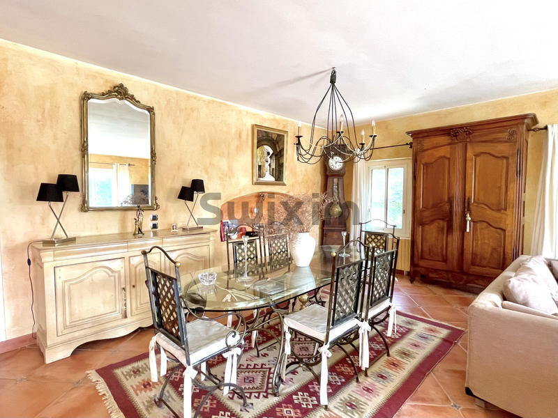 Propriété - 453 m² - 16 pièces