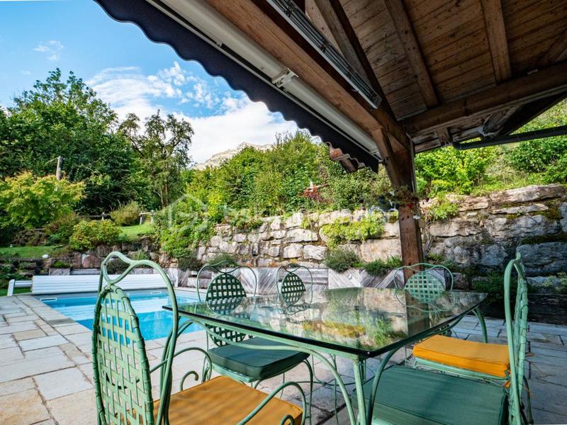 Maison - 190 m² - 8 pièces