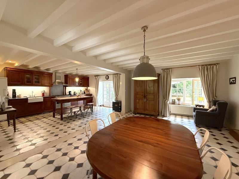 Maison - 247 m² - 8 pièces