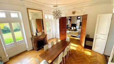 Château - 630 m² - 12 pièces