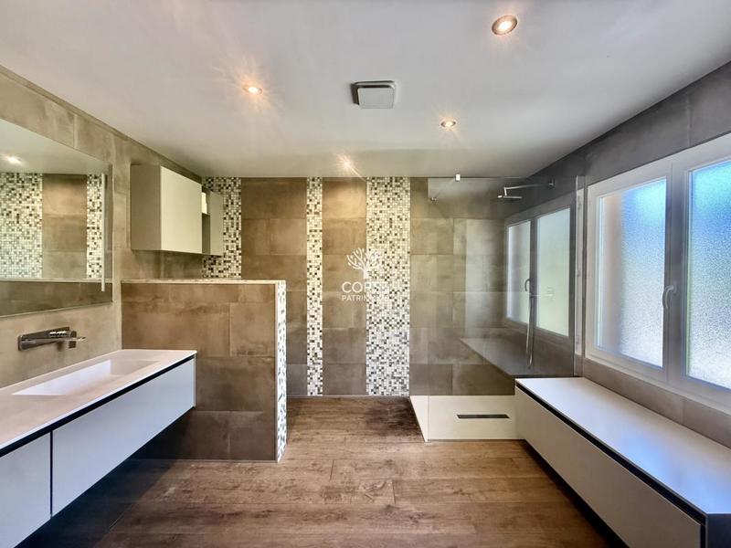 Villa - 201 m² - 6 pièces