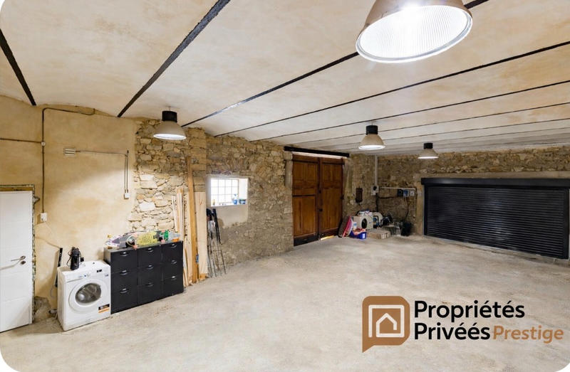 Propriété - 202 m² - 6 pièces