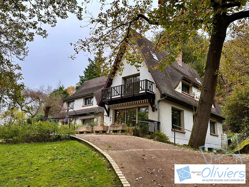 Maison traditionnelle - 375 m² - 9 pièces