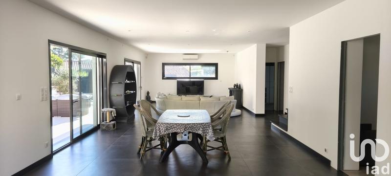 Maison - 202 m² - 5 pièces