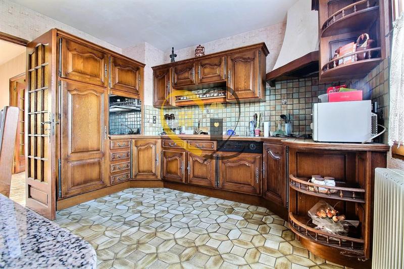 Maison - 221 m² - 8 pièces