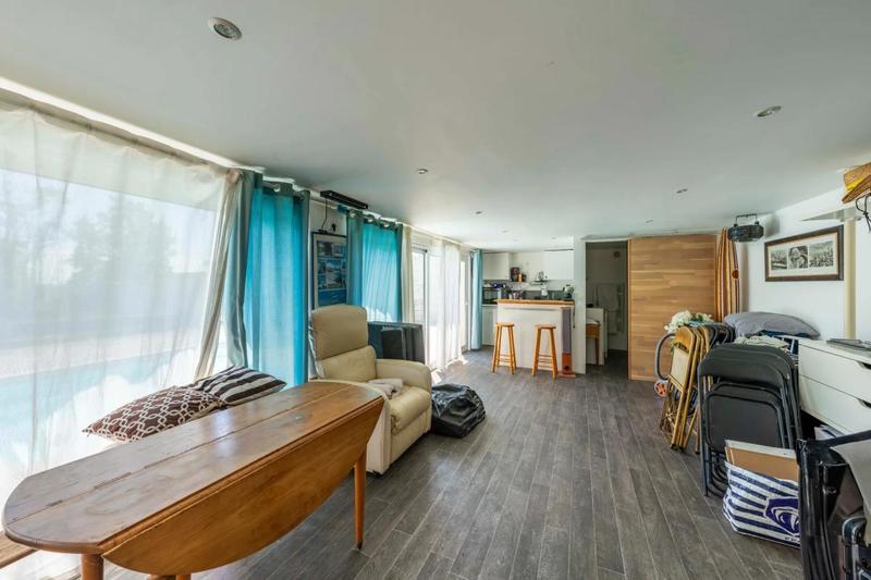 Maison - 239 m² - 12 pièces