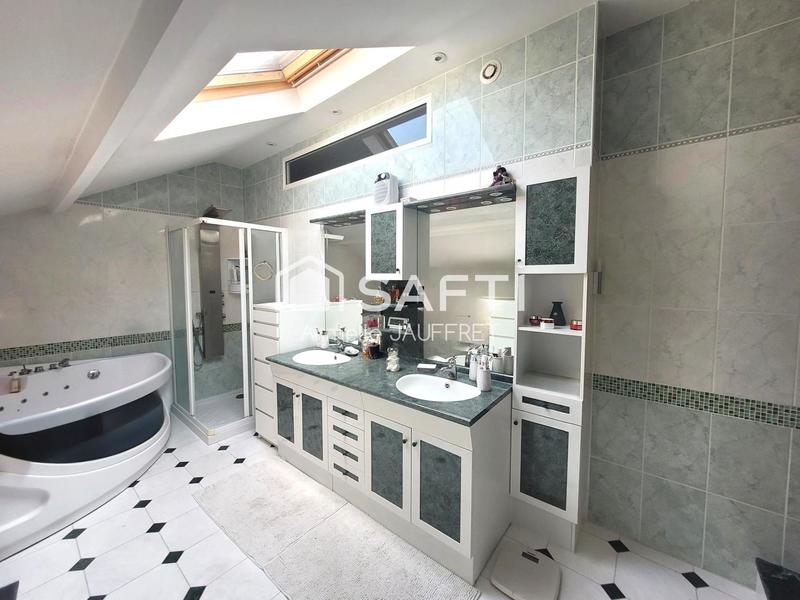 Maison - 158 m² - 6 pièces