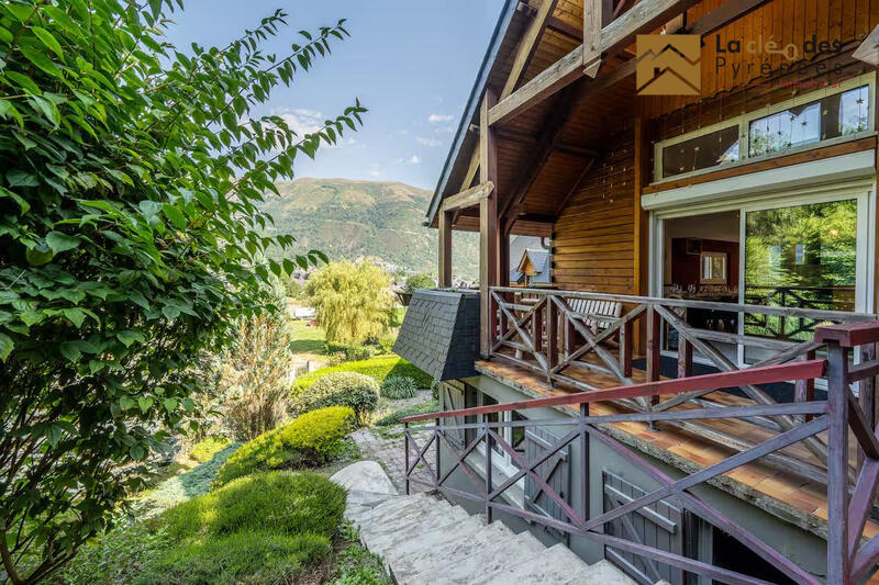 Châlet - 274 m² - 10 pièces