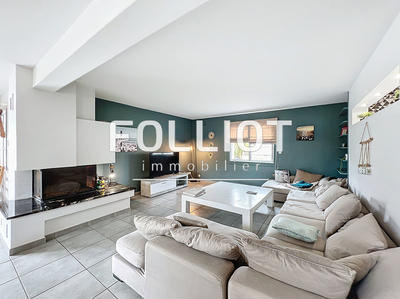 Maison - 230 m² - 7 pièces