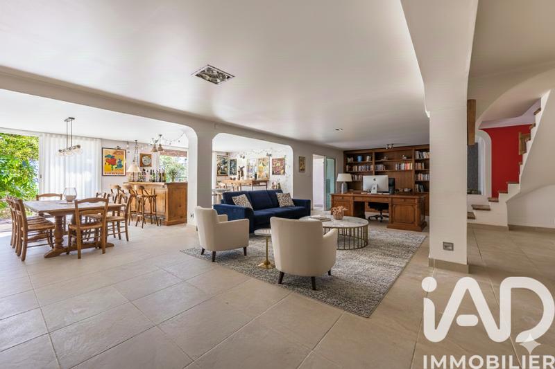 Maison - 203 m² - 6 pièces