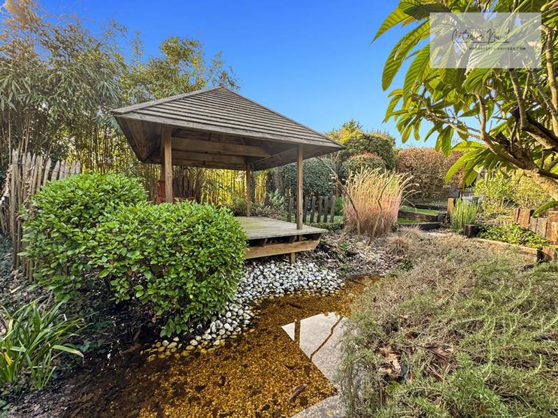 Maison - 217 m² - 7 pièces